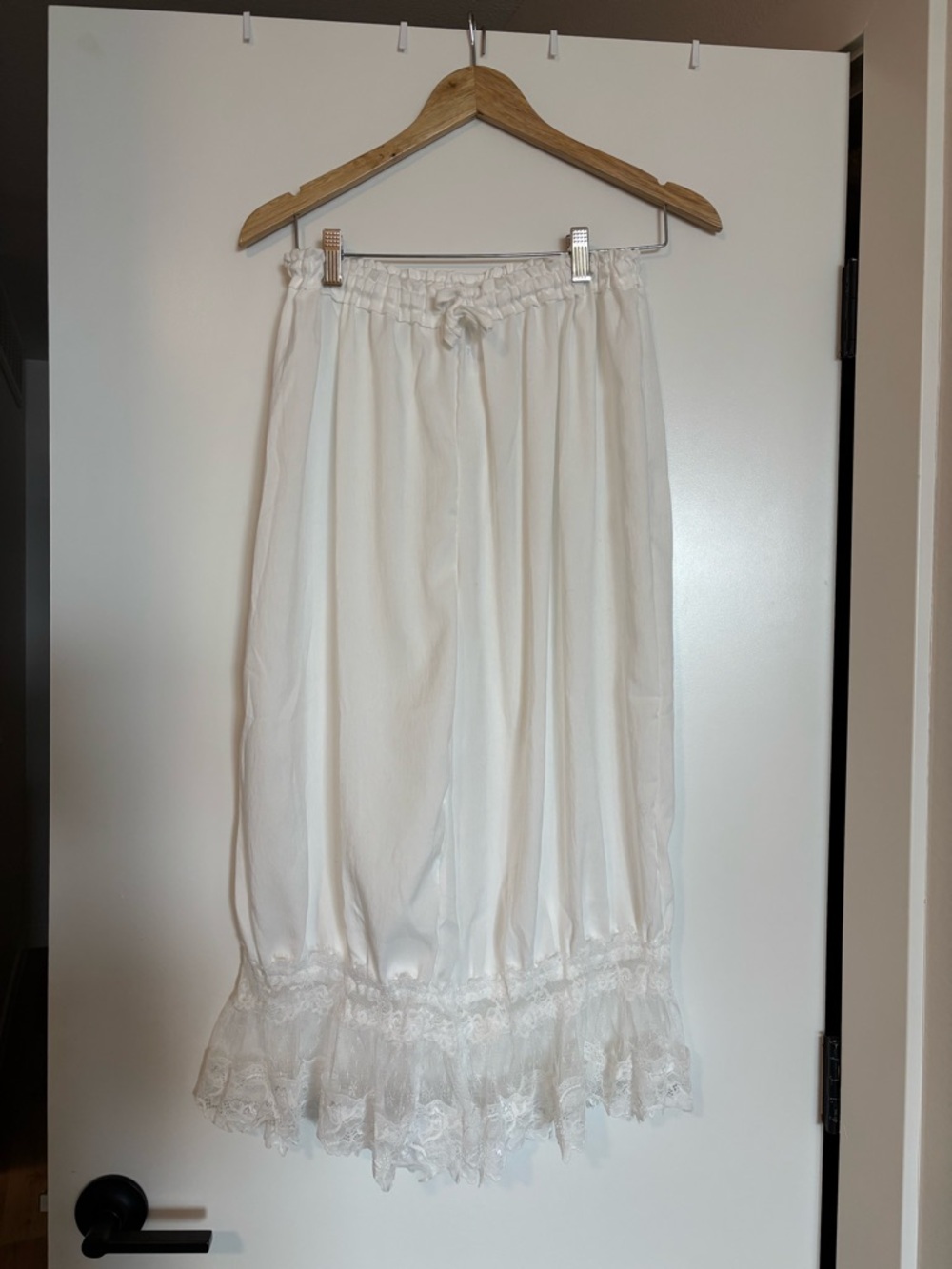 White Lace-Trim bloomer pants  - Women's